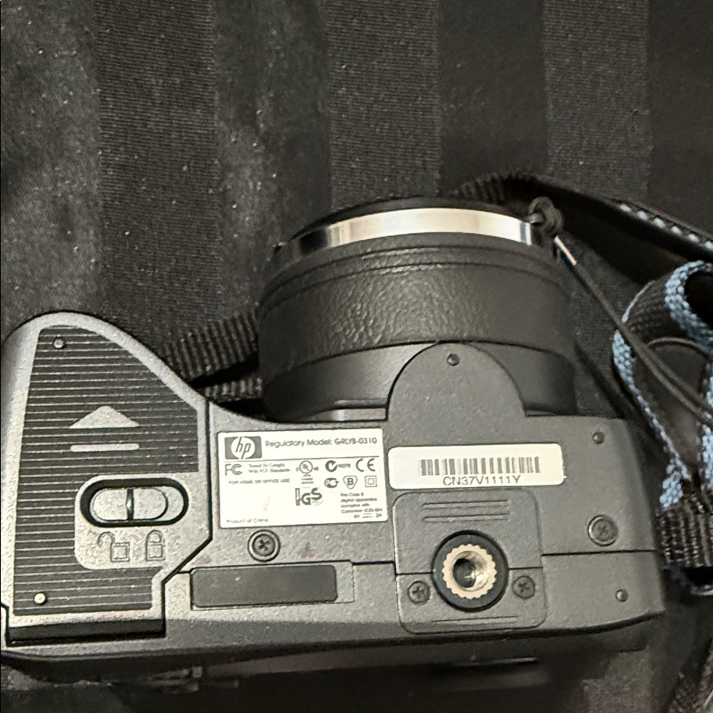 HP Black Digital Camera with Optex Blue Bag - Picture 10 of 12